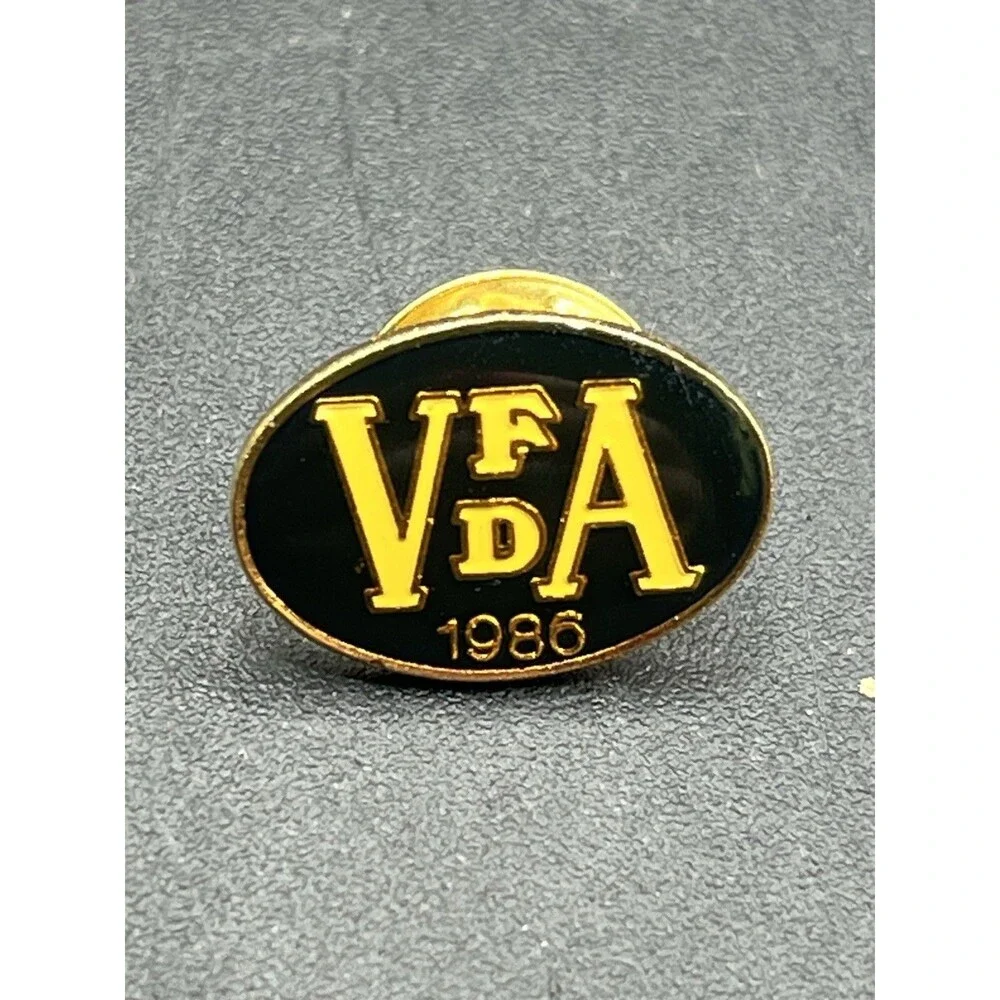 1986 Blue VA Virginia Fire Department Metal Pin